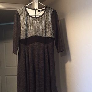 3/4 sleeved top, cute with leggings!!